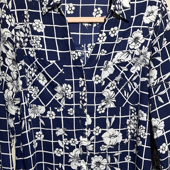 Express‎ Portofino Blue White Floral Button Down Top | Medium - Picture 2 of 5